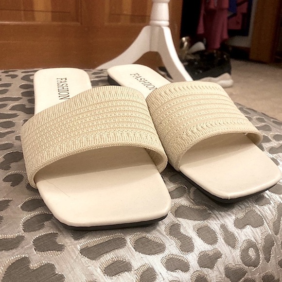 Beige Sandals. Size 7.5 - Picture 4 of 9